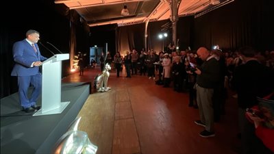 عقد مؤتمرا صحفيا دوليا للإعلان عن افتتاح معرض 