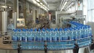 متطوعون يوزعون أكثر من 2500 كرتون مياه على مساجد الجوف