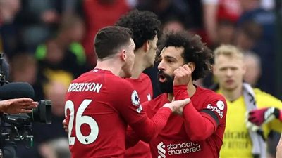 عاجل.. التحقيق في اعتداء الحكم على نجم ليفربول خلال مباراة آرسنال