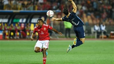 عاجل.. إصابة قوية تُجبر مدافع بيراميدز على مغادرة مباراة الأهلي