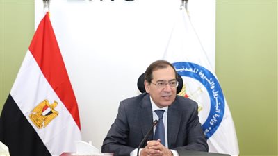 البترول: إقامة 61 محطة جديدة لتموين السيارات للعمل بالغاز الطبيعي