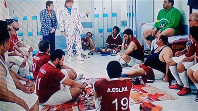 نجوم الكرة المصرية يأكلون 