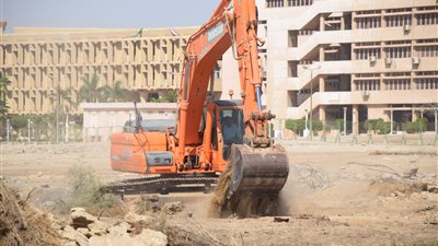 قنديل: بدء الحفر بالمجمع الطبي بجامعة حلوان