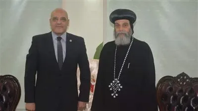 رئيس جامعة أسوان يهنئ البابا تواضروس والأخوة الأقباط بمناسبة عيد القيامة