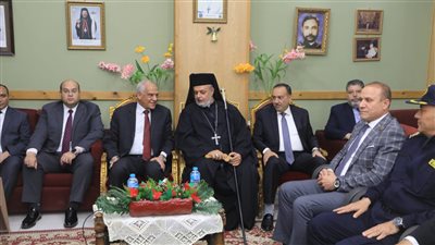 محافظ الجيزة يزور الكنيسة الكاثوليكية لتقديم التهنئة بمناسبة عيد القيامة المجيد