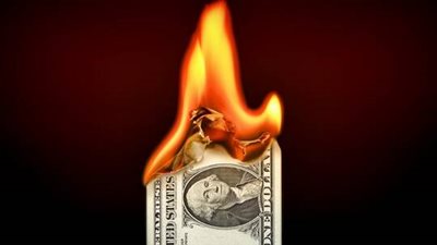 الدولار يهبط لأدنى مستوى له أمام العملات الأخرى خلال عام