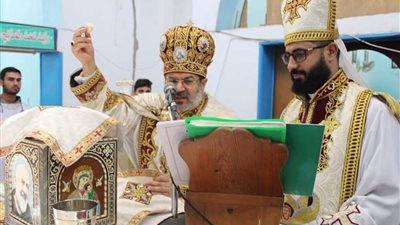 الأنبا توما حبيب يترأس صلوات خميس العهد بكنيسة السيدة العذراء مريم أم النور بالقطنة