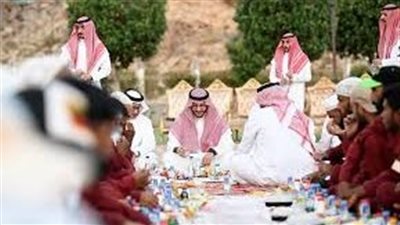 محافظ الطائف يحضر الإفطار الجماعي لعدد 500 عاملٍ نظافة