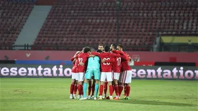 الدولار يتسبب في عودة ثنائي الأهلي المصاب من قطر