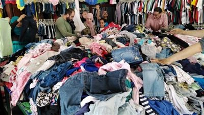 ارتفاع أسعار الملابس يهدد فرحة العيد.. مواطنون بالإسكندرية يلجأون لمحال 