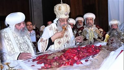  البابا تواضروس يصلي قداس عيد القيامة في الكاتدرائية بالعباسية