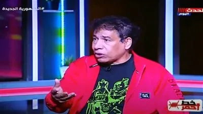 الشاعر إسلام خليل يكشف عن تفاصيل لقائه بالزعيم عادل إمام (فيديو)