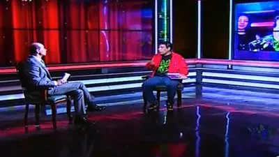 شاعر يفتح النار على عبير صبري بعد إساءتها لـ شعبان عبدالرحيم (فيديو)