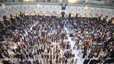 الجامع الأزهر يمتلئ بالمصلين في ليلة السابع والعشرين