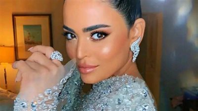 أسماء جلال تخطف الانظار بأحدث إطلالة 