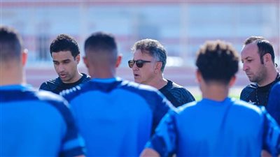 مران الزمالك| جلسة مطولة تجمع أوسوريو باللاعبين.. وتقسيمة فنية لعلاج الأخطاء 