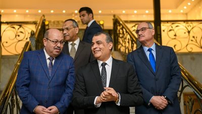 وزير الدولة للإنتاج الحربي يهنئ العاملين بحلول عيد الفطر ويحثهم على بذل المزيد من العمل