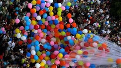عيد الفطر 2023 بعد ثبوت هلال شوال.. تعرف على مظاهر الاحتفال في مصر والدول العربية والإسلامية 