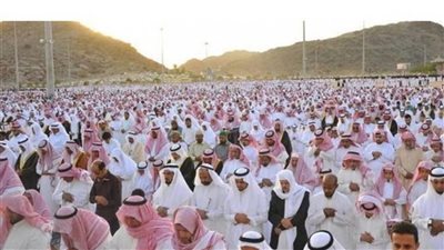 عاجل - شاهد لحظة آداء السعوديين صلاة عيد الفطر
