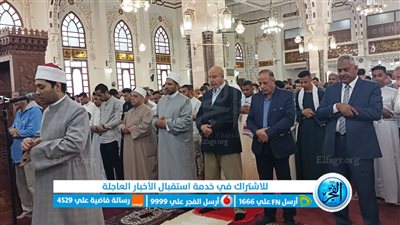 شاهد …الآلاف يؤدون صلاة عيد الفطر المبارك بمسجد الميناء الكبير