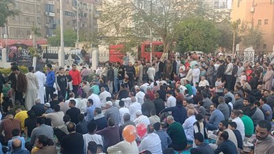 صور - توافد كبير للمصلين لأداء صلاة عيد الفطر ببنها