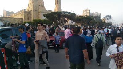 بالصور.. أهالي القليوبية يحتفلون بالعيد على كورنيش النيل