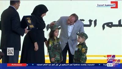 شاهد.. لحظة تكريم السيسي لأسر شهداء الجيش والشرطة في أول أيام عيد الفطر 