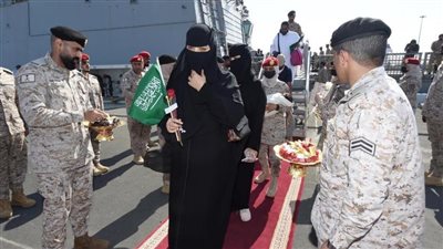 السعودية تستقبل الدفعة الأولى من مواطنيها بعد إجلائهم من السودان