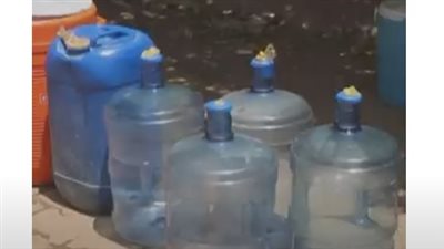 شاهد.. السودانيون في أزمة بسبب مياه الشرب 
