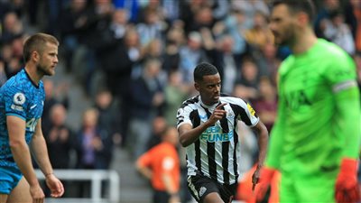 هذا لا يحدث كل يوم.. نيوكاسل يحقق أرقامًا استثنائية بعد خماسية توتنهام في الشوط الأول