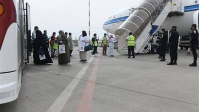  الإمارات تجلي مواطنيها ورعايا 16 دولة من السودان