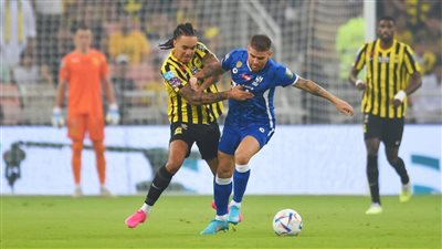 بهدف عكسي من حجازي.. الهلال يهزم الاتحاد ويتأهل إلى نهائي كأس خادم الحرمين الشريفين