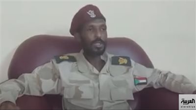 أحد أفراد الدعم السريع يعلن انضمامه للجيش السوداني.. ويوجه رسالة هامة (فيديو)