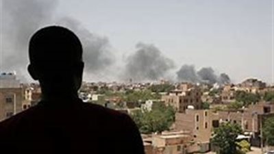 في السودان.. طبيب بريطاني حاول إنقاذ عائلته فأصيب في ساقه 
