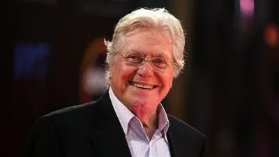 السر والملحد..4 أعمال فنية ينتظرها حسين فهمي والعرض قريبًا