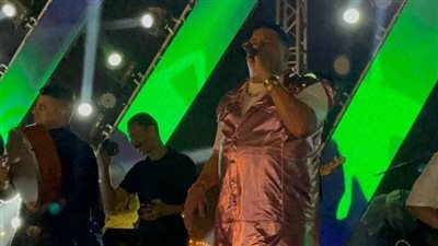 حمو بيكا يشعل حفله بأكتوبر ويرفع شعار كامل العدد