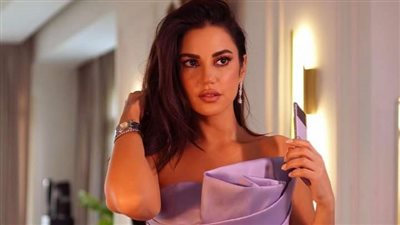 درة مع فريق عمل مسرحية 