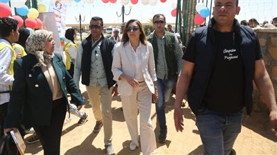 وزيرة الثقافة توجه بتسيير قوافل المكتبات المتنقلة لقرية شهداء الروضة وتزويد مكتبات المدارس بإصدارات الوزارة