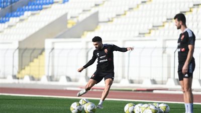 تقسيمة للاعبي الأهلي استعدادًا للرجاء المغربي وتدريبات قوية لحراس المرمى