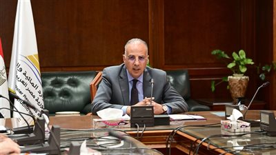 وزير الري: إعداد قاعدة بيانات لحصر المنشآت المائية على الترع والمصارف 