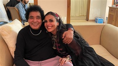 هاجر الشرنوبي تشارك جمهورها بصورة مع الكينج محمد منير