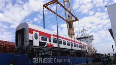 شاهد.. وصول 30 عربة ثالثة مكيفة جديدة إلى ميناء الإسكندرية 