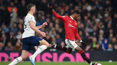 التعادل الإيجابي بحسم موقعة مانشستر يونايتد وتوتنهام في قمة الدوري الإنجليزي