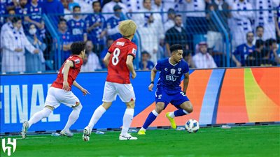 بأقدام الدوسري.. الهلال السعودي ينهي الشوط الأول متقدمًا على أوراوا الياباني بدوري أبطال آسيا 