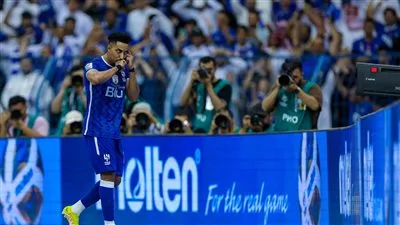 عاجل.. طرد سالم الدوسري في مباراة الهلال السعودي وأوراوا بنهائي دوري أبطال آسيا