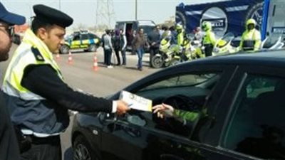 حملات مرورية بالقاهرة والطرق السريعة لرصد المخالفات