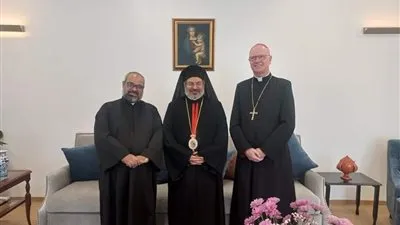 الأنبا توما يتفقد الأحوال الرعوية لأبناء الأقباط الكاثوليك بالكويت