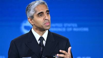 كبير الجراحين الأمريكيين يدعو إلى معالجة وباء الوحدة