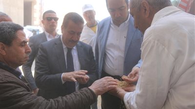  محافظ المنوفية يتفقد صوامع شبين الكوم المعدنية لمتابعة انتظام عمليات توريد القمح