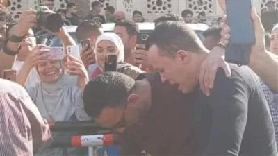 عاجل.. نقابة الصحفيين تفتح تحقيقا في الصور المتداولة لجنازة مصطفى درويش 